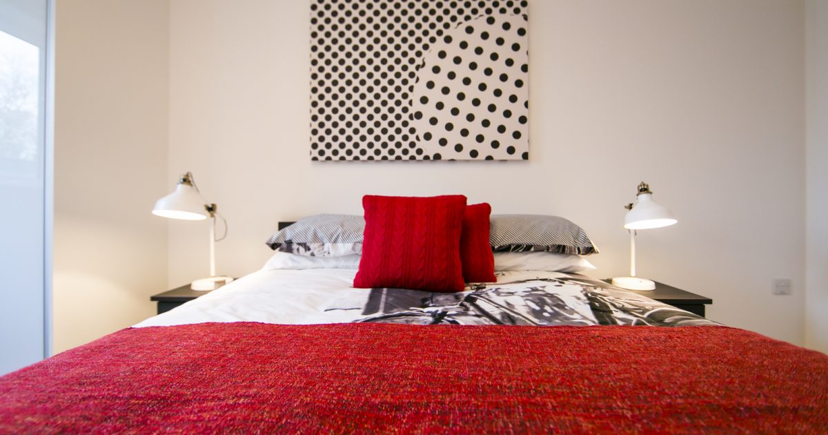 Three bedroom flat in Stepney Green, available NOW with TWO MONTHS FREE